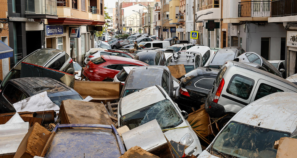İspanya'da sel: Bölgeyi ziyaret eden Kral  Felipe protesto edildi